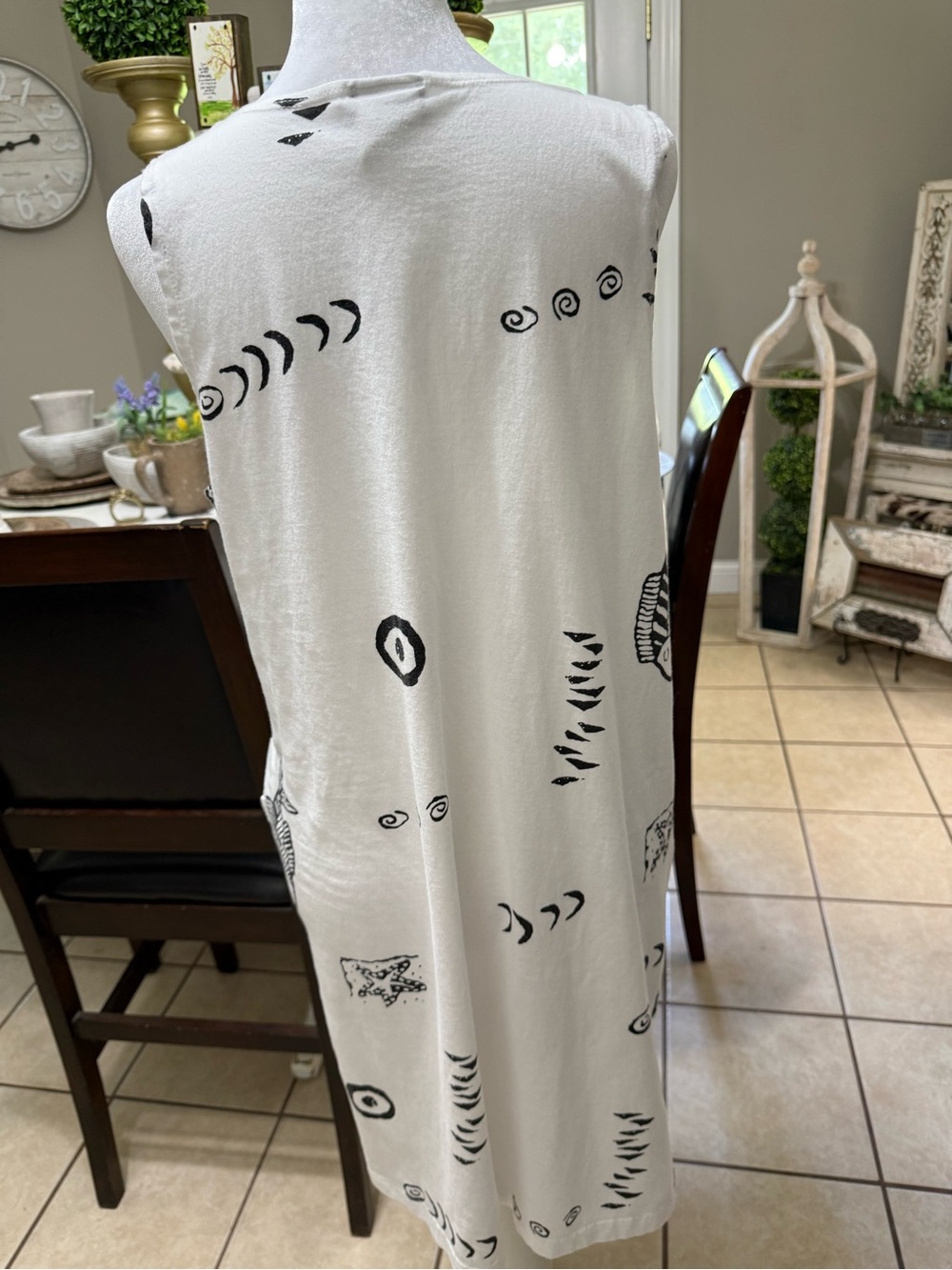 Boho White Sleeveless Midi Dress with Black Abstract Prints - Picture 4 of 4